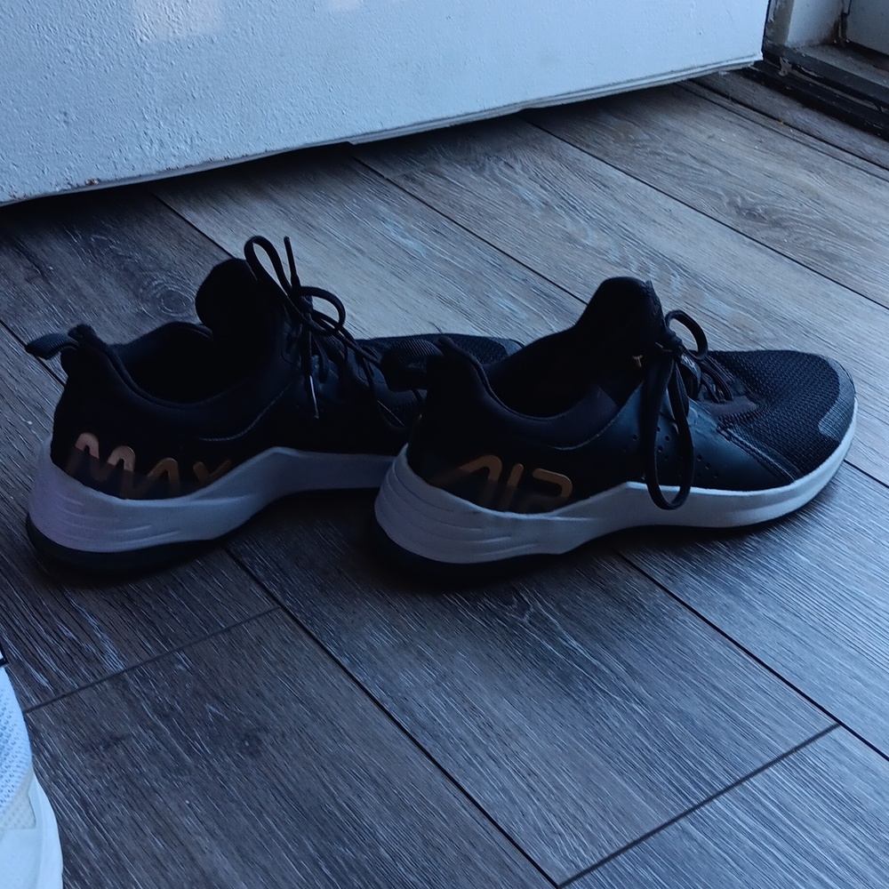 Shoes - Picture 6 of 7